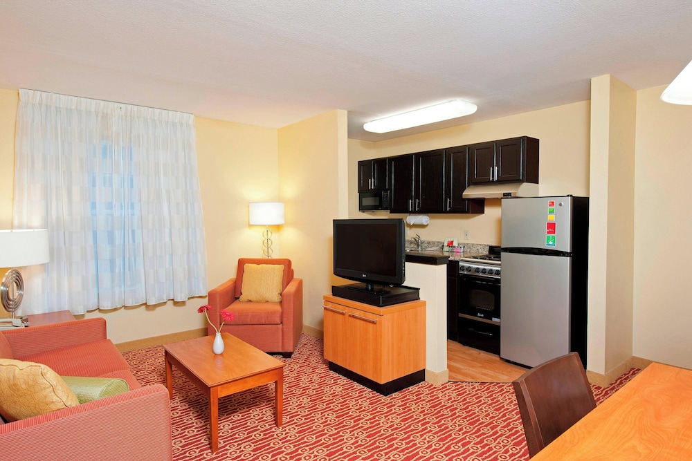 MainStay Suites Bloomington near University - photo 10