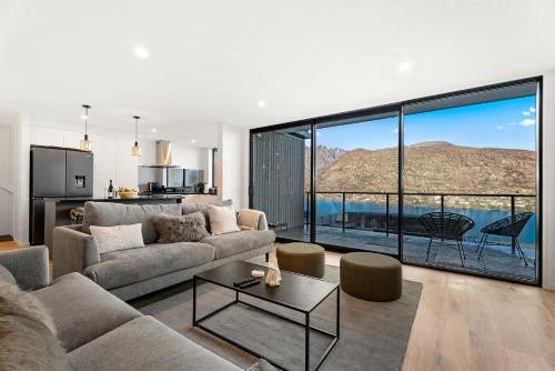 Contemporary & Picturesque 4 Bedroom House — 4-Star Luxury Hotel in Queenstown, New Zealand