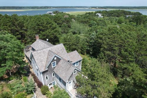 Water views great Lt Island location — hotel in Wellfleet