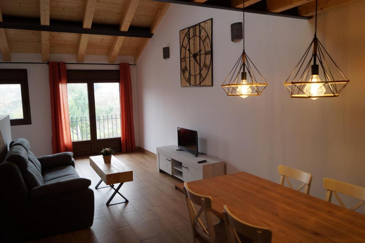 Puente viejo de Buitrago casa Enebro — 4-Star Luxury Hotel in Buitrago Del Lozoya, Spain