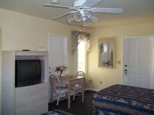 Sun Deck Motel - photo 2