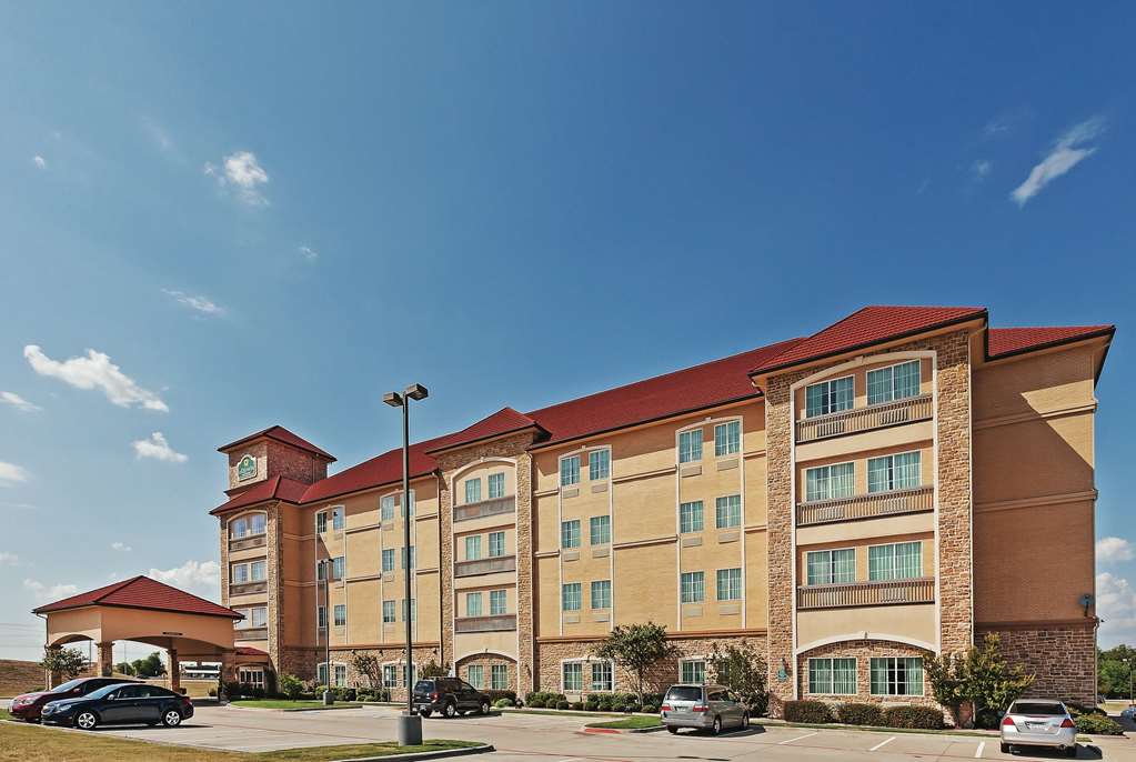 La Quinta Inn & Suites by Wyndham Allen at The Village - photo 3