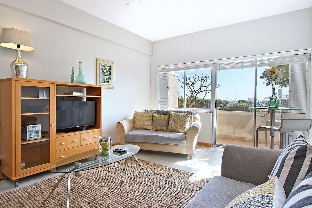 Edward Court 1 Bedroom Sea Facing — 4-Star Luxury Hotel in Cape Town, South Africa