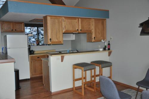 Bitterbrush 400 Fairview Boulevard very close to Diamond Peak and beaches WSTR21 0086 Tax ID W4900 Max 7 people 2 cars parking in carports