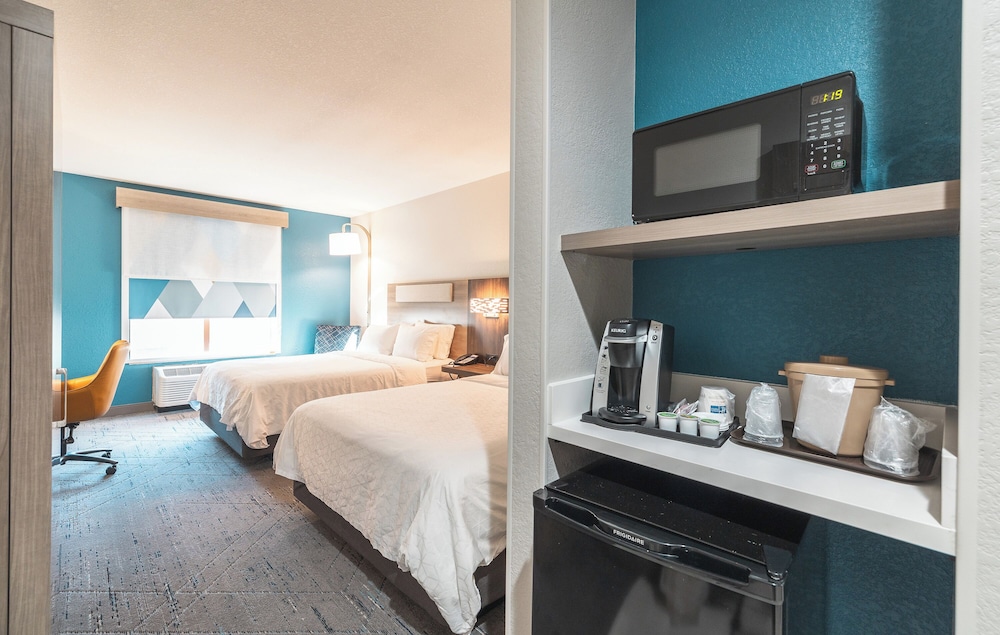 Holiday Inn Express Hotel & Suites St. Robert by IHG - photo 11