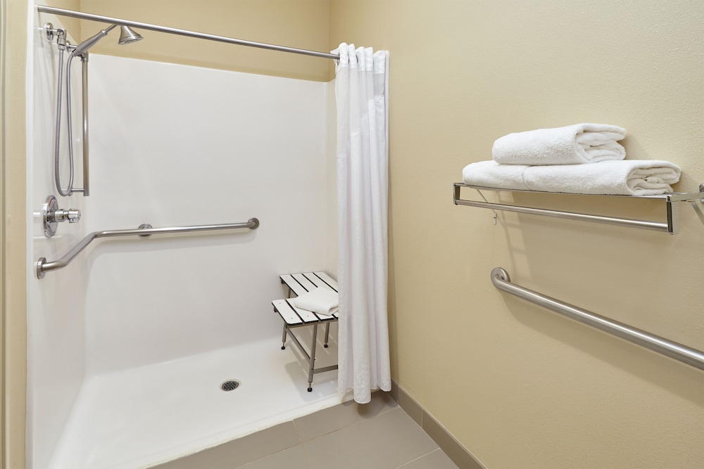 Holiday Inn Express & Suites Chicago Libertyville by IHG - photo 8