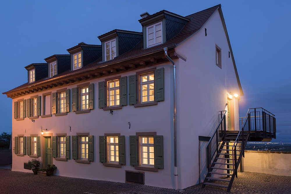 Burggarten Appartements Neuleiningen — 5-Star Luxury Hotel in Bad Duerkheim, Germany