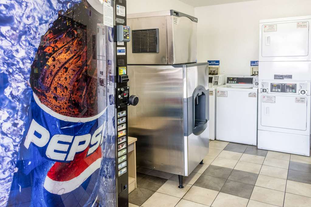 Motel6 Bakersfield CA Convention Center - photo 25