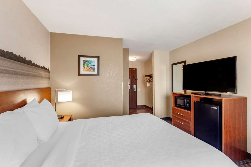 Clarion Pointe Racine Mount Pleasant - photo 8