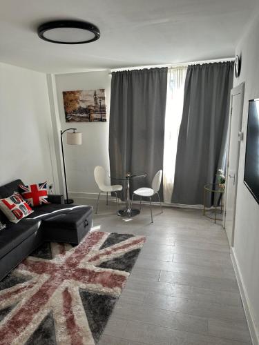 1 Bedroom 30 minutes to St Pancras — 4-Star Luxury Hotel in London, United Kingdom
