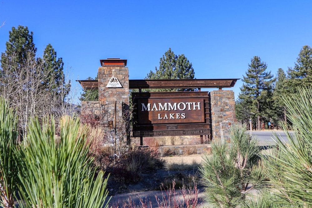 Helios 12 South by RedAwning — 4-Star Luxury Hotel in Mammoth Lakes, United States