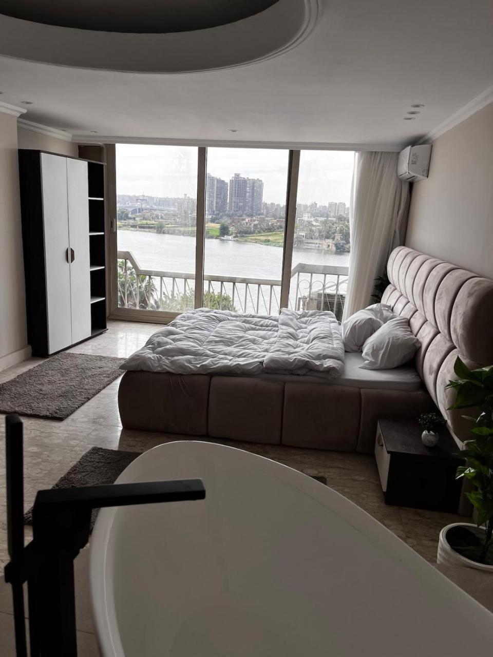 Royal Nile view 4BR — 4-Star Luxury Hotel in Cairo, Egypt