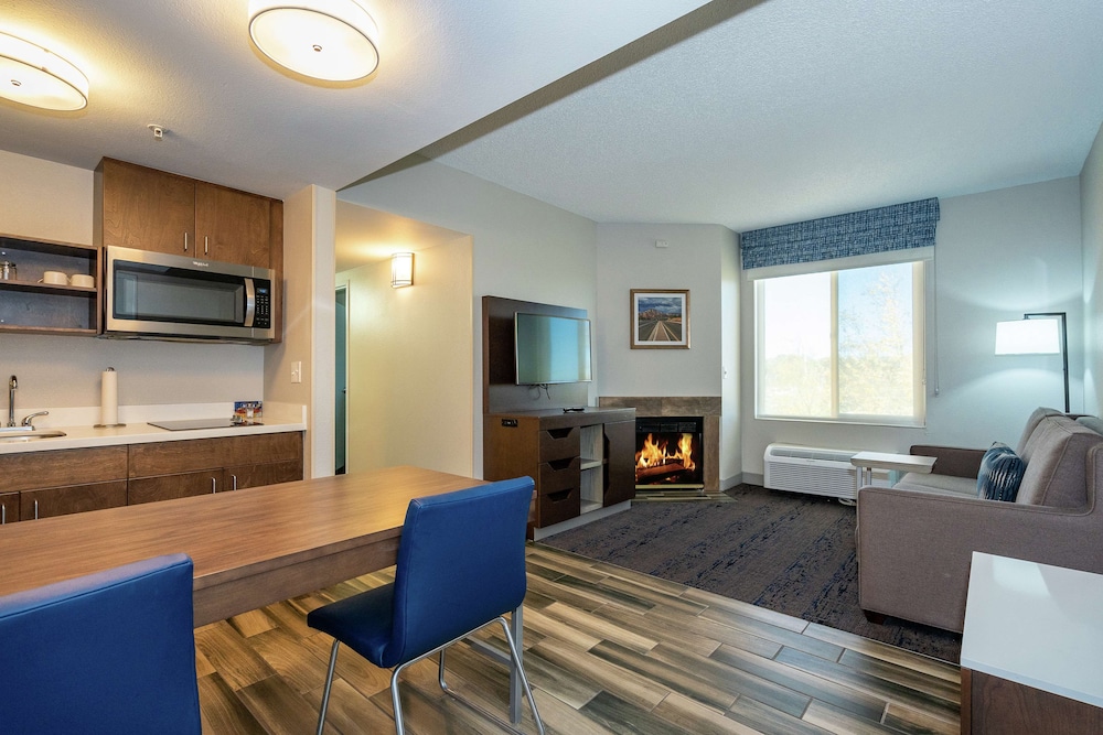 Hampton Inn & Suites Flagstaff - photo 11