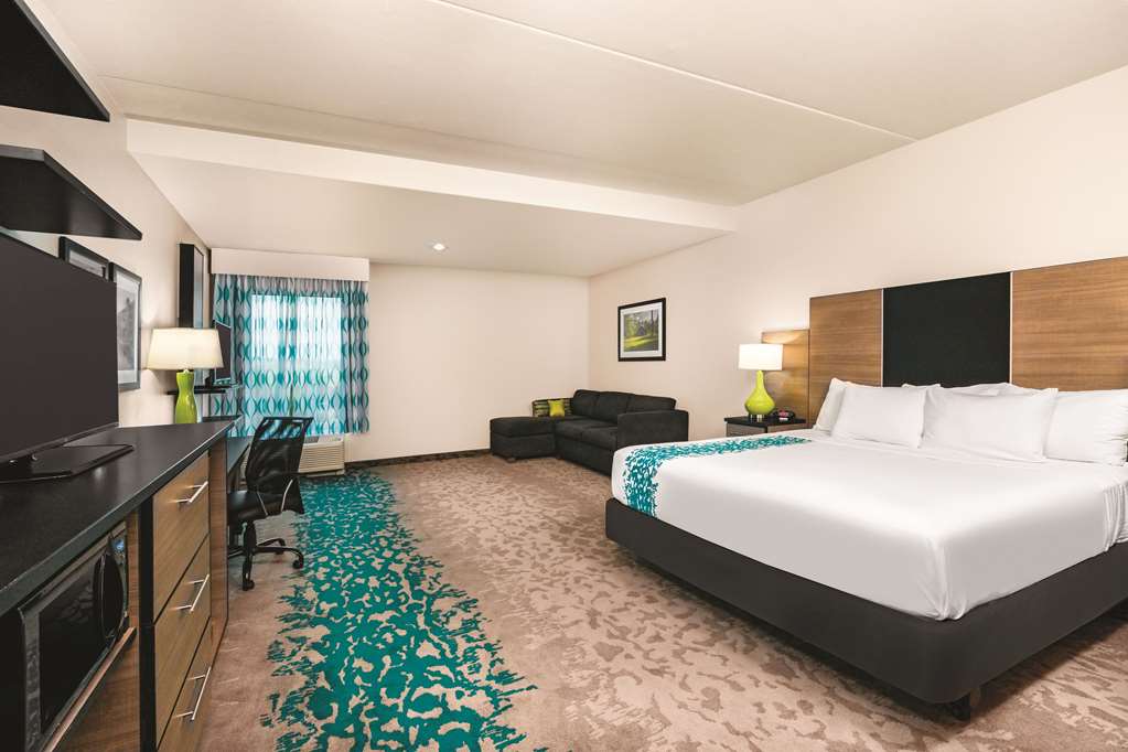 La Quinta Inn & Suites by Wyndham Cleveland TN - photo 12
