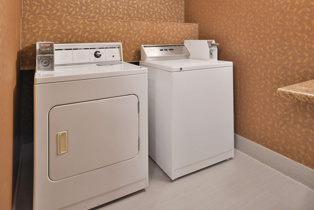 Hampton Inn Raleigh Clayton I 40 - photo 27