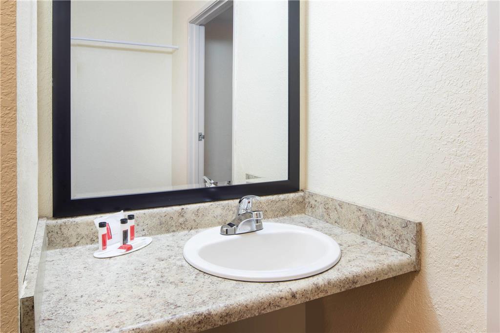 Days Inn by Wyndham Macon I 75 North - photo 15