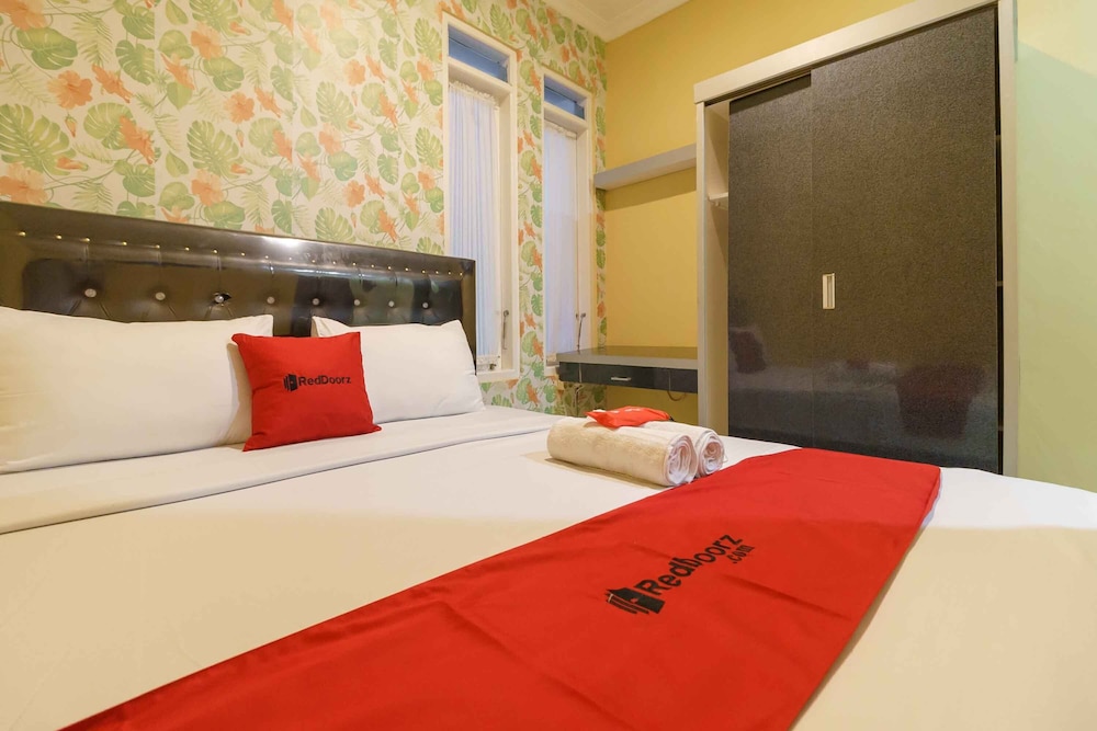 RedDoorz Syariah near Jam Gadang Bukittinggi 2 in Bukittinggi, Indonesia