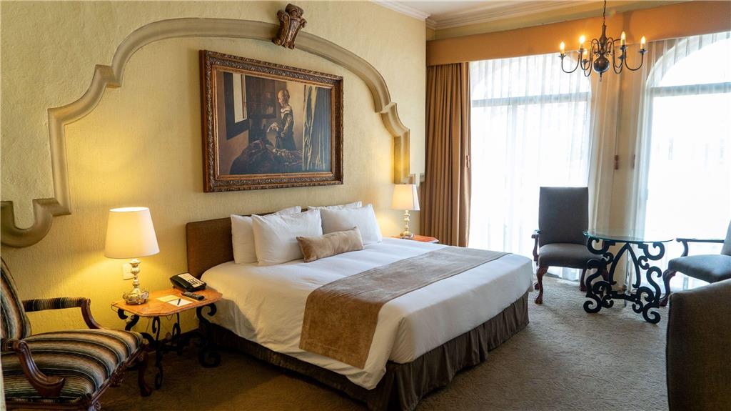 Master Suite king