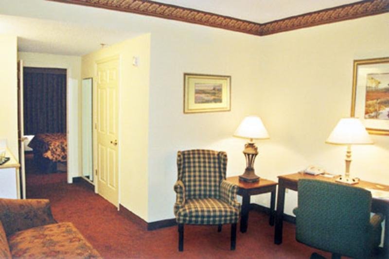 Country Inn & Suites Sanibel Gateway - photo 3