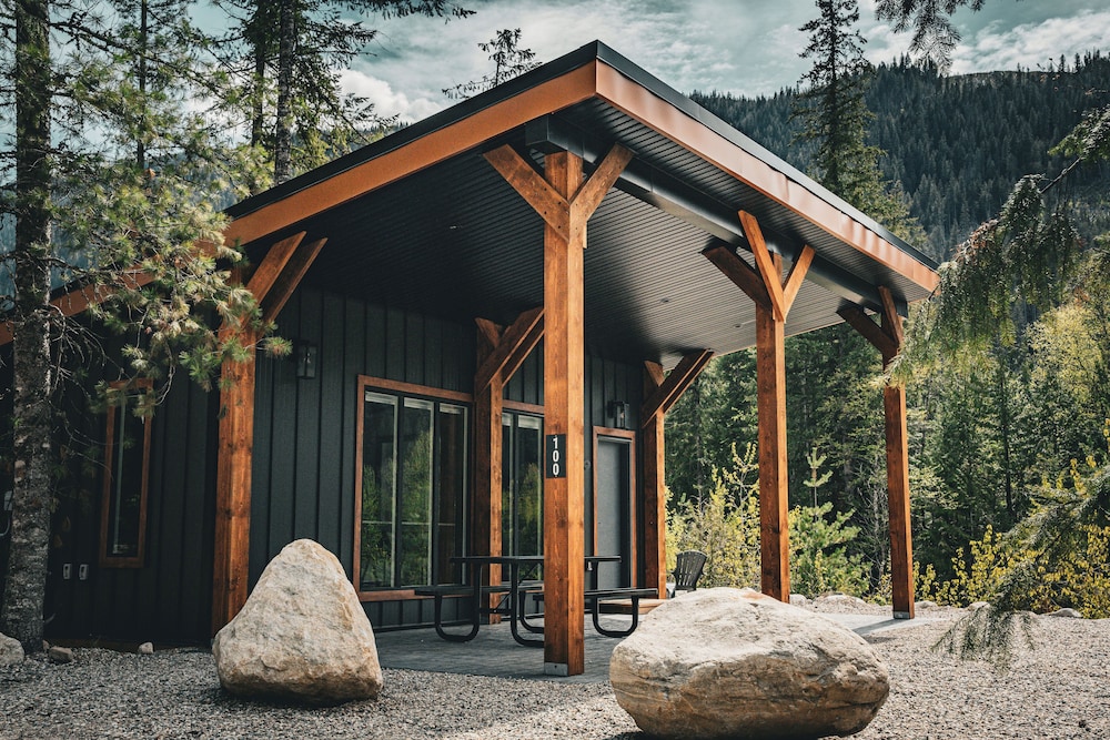 Crazy Creek Resort & Hot Pools — Sicamous — photo 3