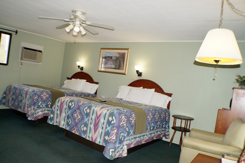 CedarWood Inn - photo 45