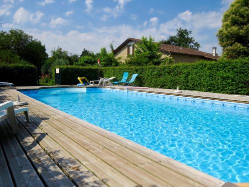Appartement spacieux à Blaignac avec piscine partagée — 4-Star Luxury Hotel in Marmande, France