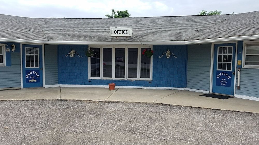 Burr Oak Motel - photo 2