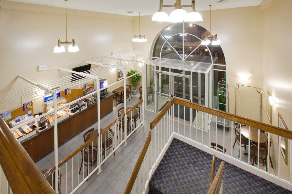 Holiday Inn Express At Drake University - photo 9