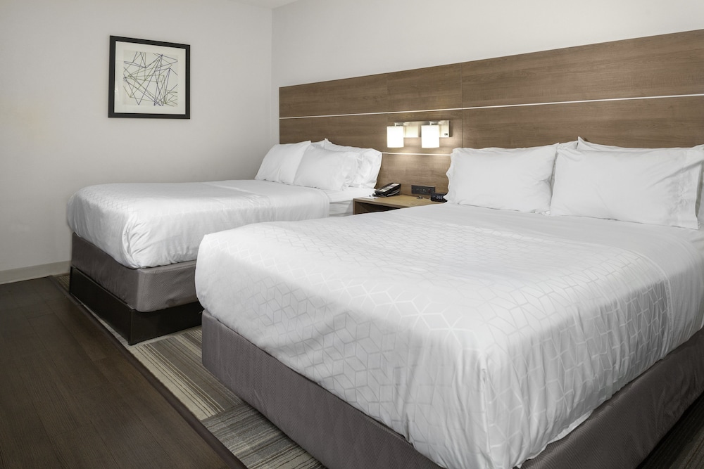 Holiday Inn Express Myrtle Beach Broadway at the Beach an IHG Hotel - photo 3