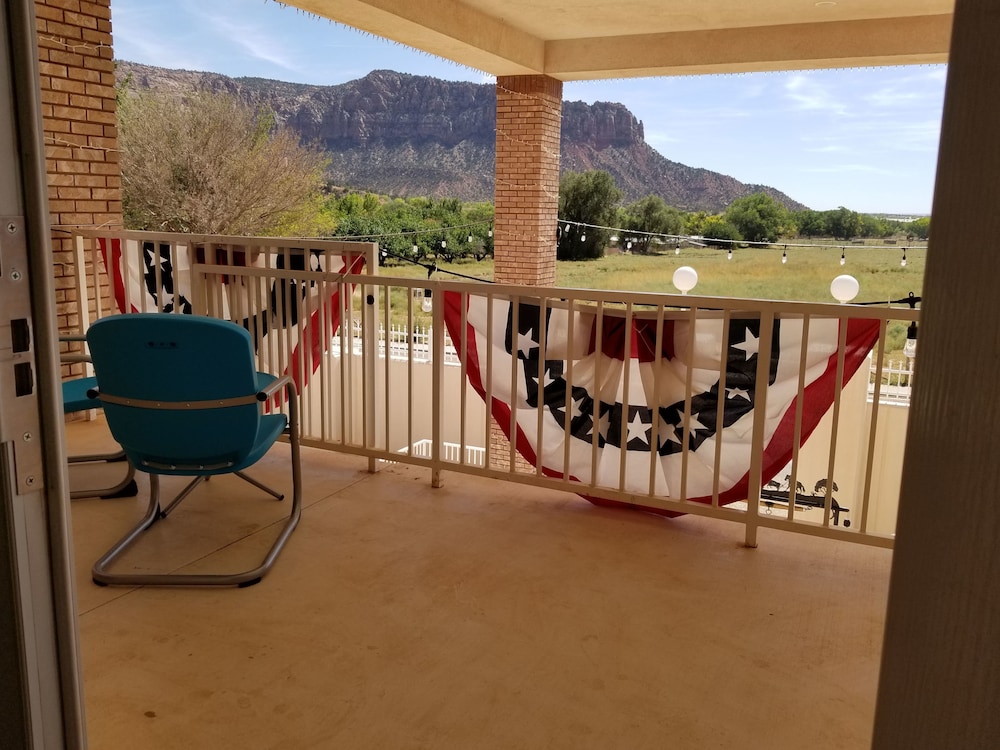 Zion's Most Wanted Hotel - photo 40