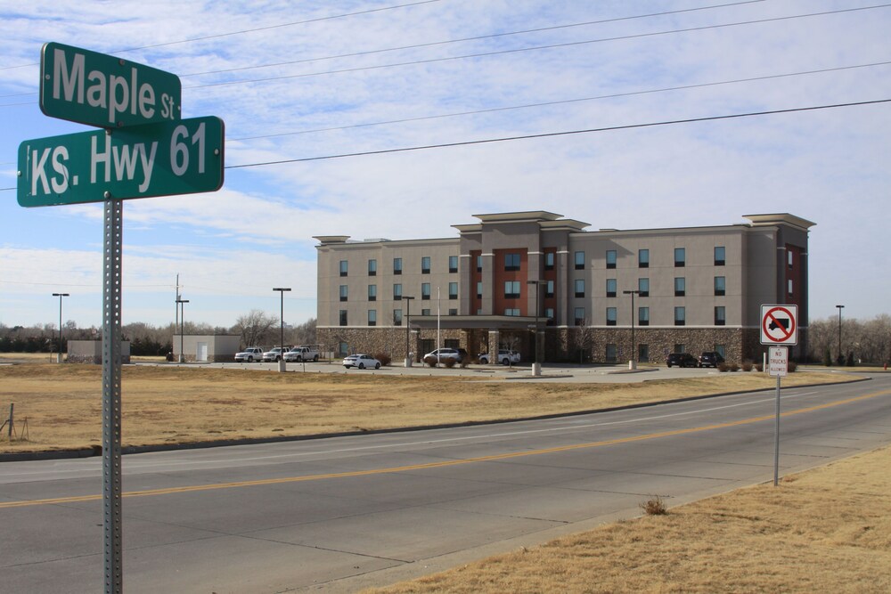 Quality Inn Pratt - photo 37