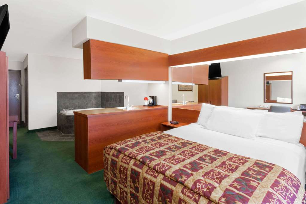 Microtel Inn & Suites by Wyndham Wellton - photo 14