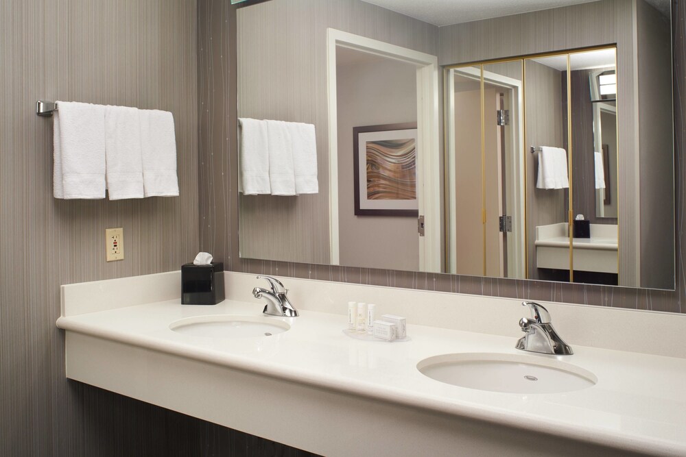 Courtyard by Marriott Cincinnati Covington - photo 8