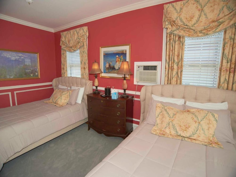 Bellevue Manor - photo 24