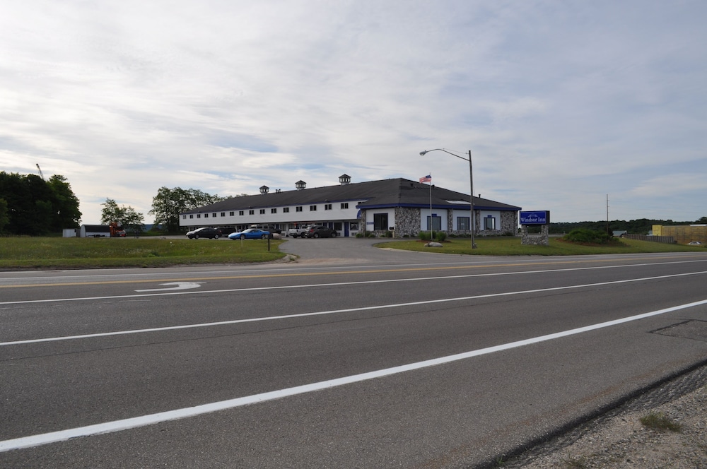 Super 8 by Wyndham Petoskey - photo 21