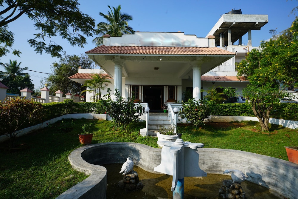 OYO 10637 Hotel Chandana Residency — hotel in Marayur