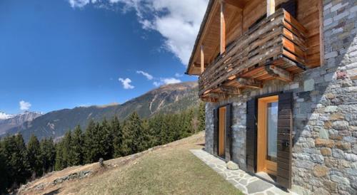 Chalet Baita delle Favole di RosaRita — 4-Star Luxury Hotel in Berbenno Di Valtellina, Italy
