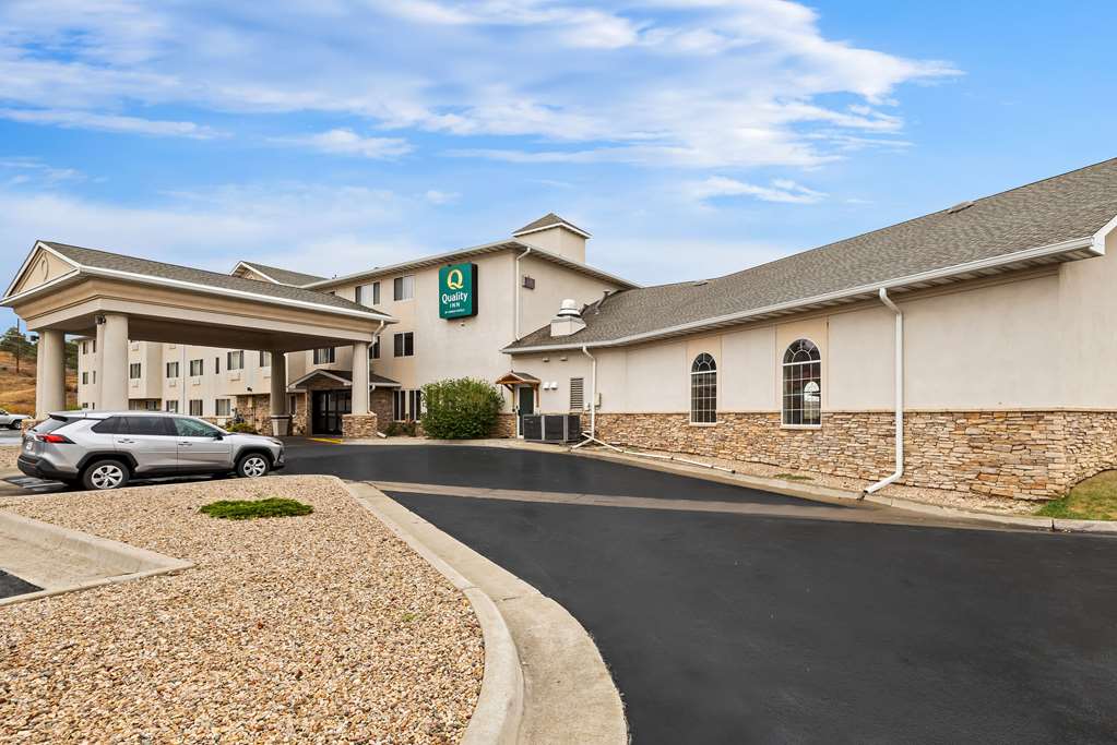 Quality Inn near Monument Health Rapid City Hospital - photo 5