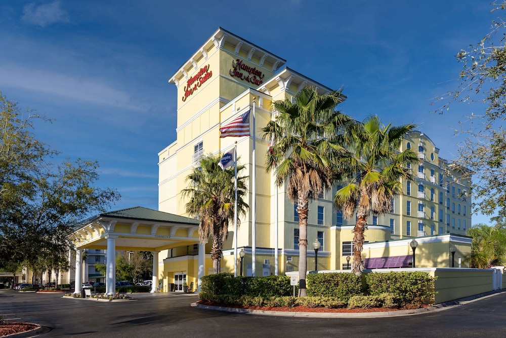 Hampton Inn & Suites Jacksonville Deerwood Park - featured photo