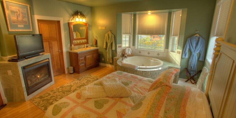 The Collins Inn and Seaside Cottages - photo 86