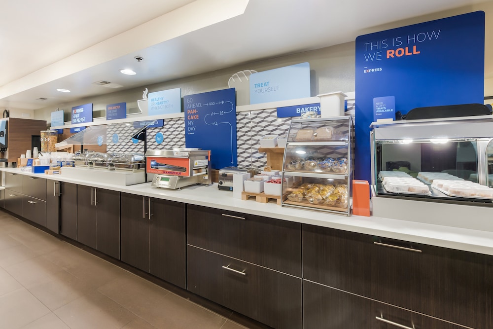 Holiday Inn Express London by IHG - photo 58