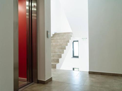 Central 2 Apartment New Building & Parking — 4-Star Luxury Hotel in Bucharest, Romania