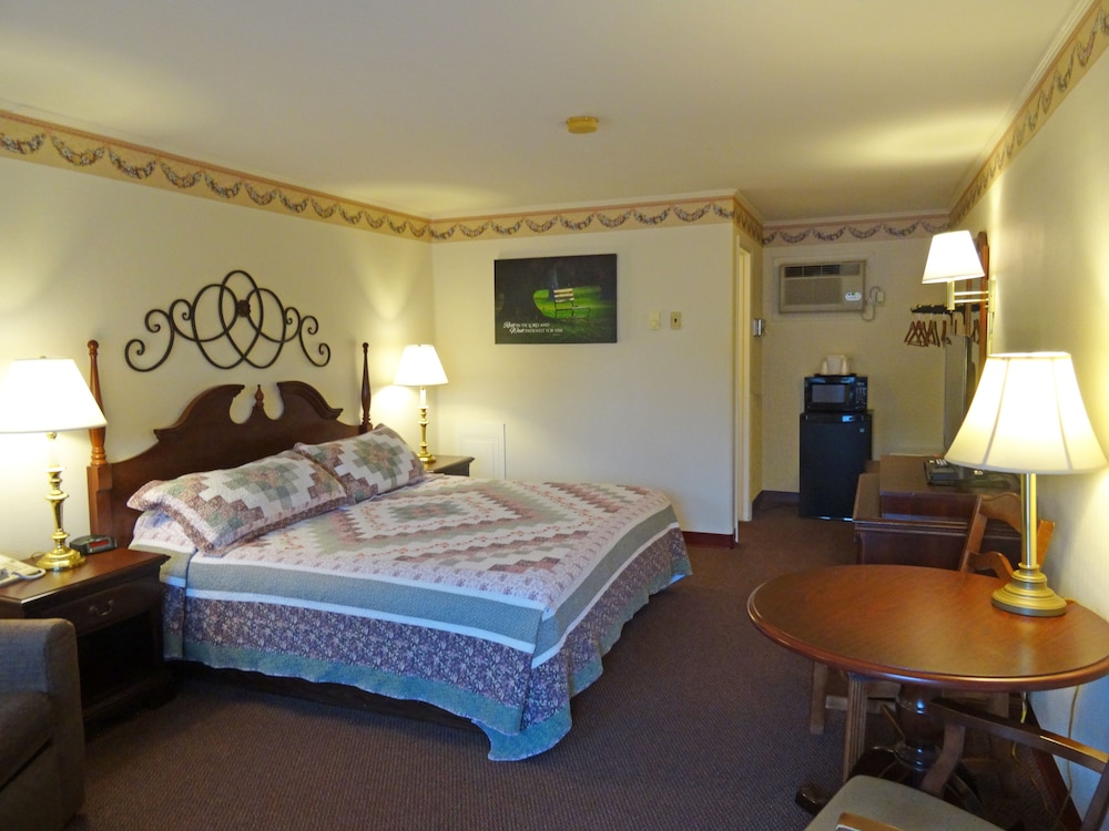 Amish Country Motel - photo 26