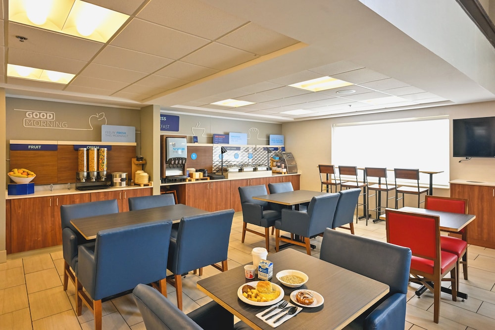 Holiday Inn Express Houghton Keweenaw by IHG - photo 77