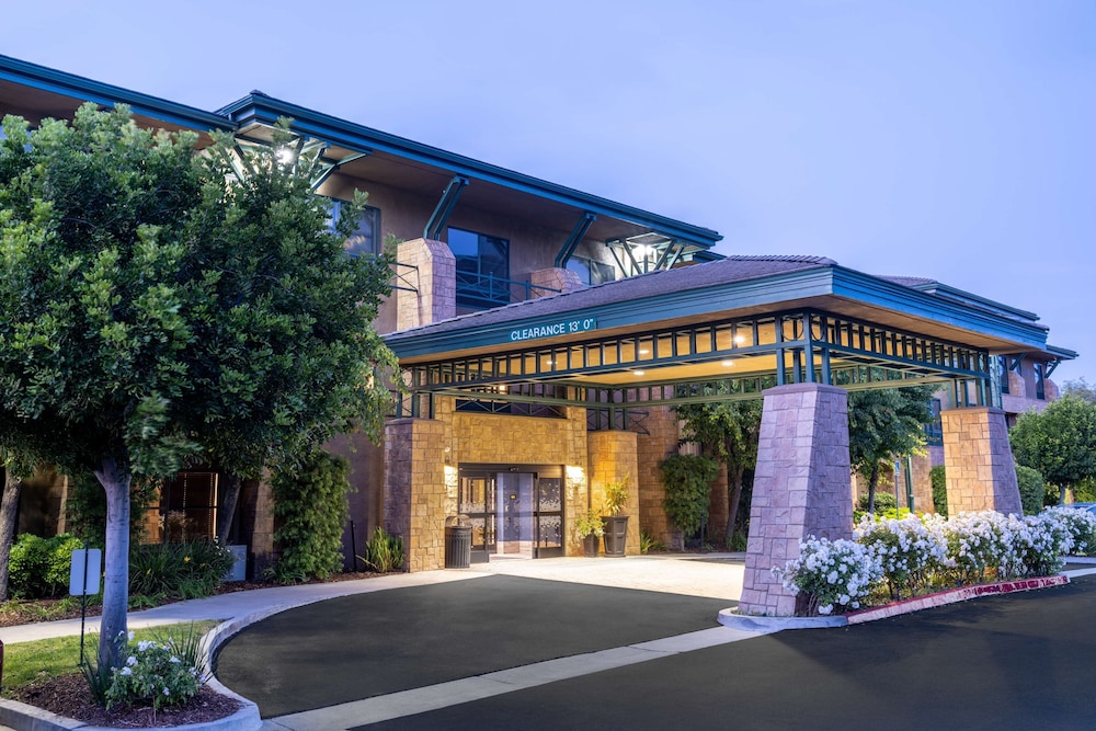 Hampton Inn & Suites Agoura Hills - photo 39