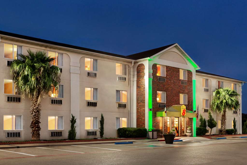 Super 8 by Wyndham Waco University Area - photo 2