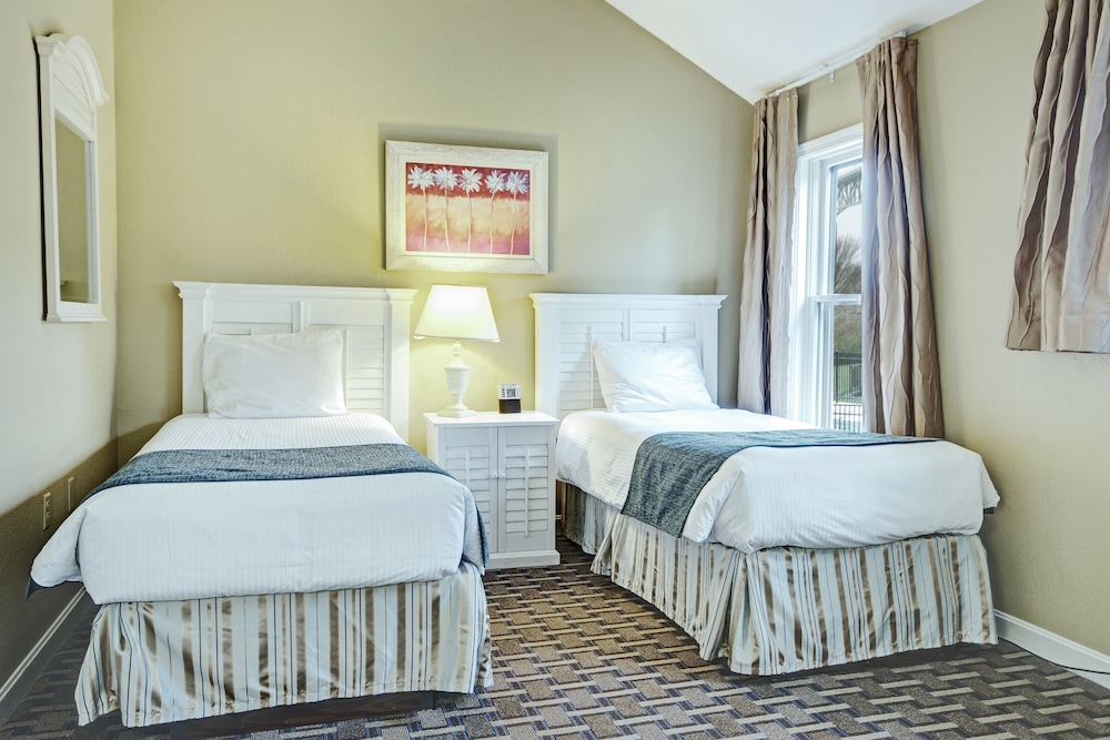 Club Wyndham Newport Overlook - photo 4