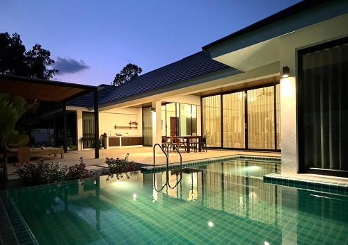 Brown Cotton Villa Khanom — 4-Star Luxury Hotel in Nakhon Si Thammarat, Thailand