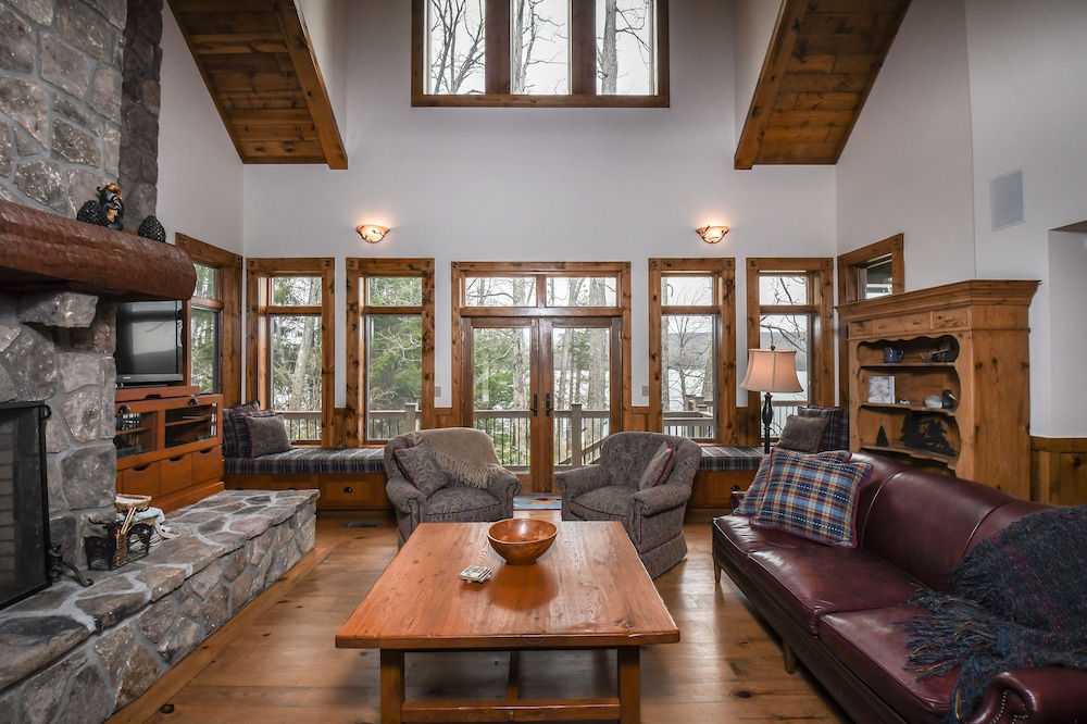 Skydance 5 Bedroom House — 4-Star Luxury Hotel in Oakland, United States