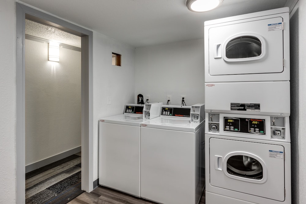 Days Inn & Suites by Wyndham Spokane - photo 25